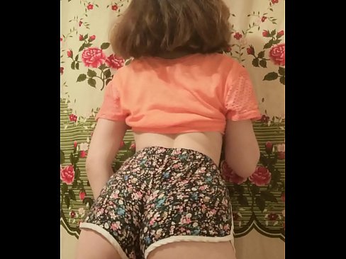 ❤️ Сексуальная юная малышка делает стриптиз снимая свои шортики на камеру ❌ Секс видео у нас ️❤